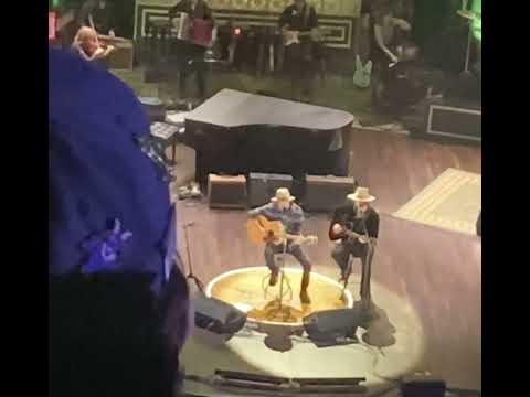 Eddie Vedder sings Maybe It’s Time with Lukas Nelson during Leslie Jordan  Grand Ole tribute show!