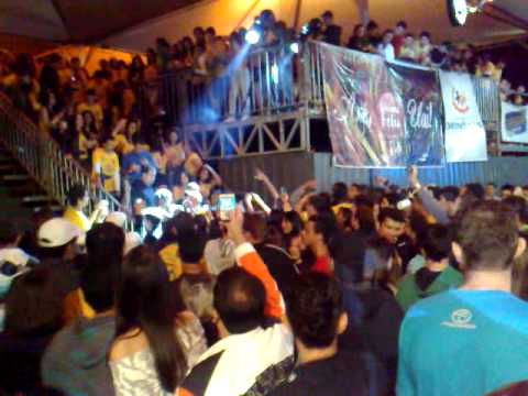 Fenacer 2010 Toni Garrido desce p curtir com a galera