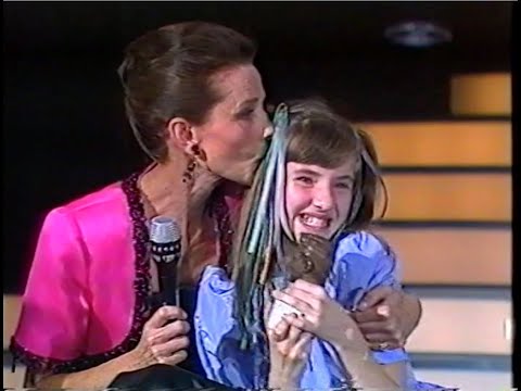 Tara McDonald "Make Your Own Rainbow" | Danny Kaye Award | Hosted by Audrey Hepburn | UNICEF