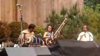 Anoushka Shankar Grooving