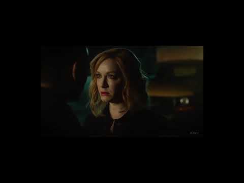 Beth i Rio z serialu Good Girls całują się