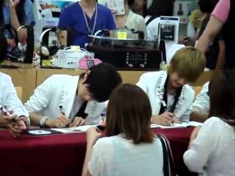 110814 Boyfriend Fan sign Pusan 4