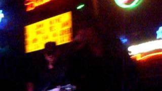 Jimmy Wayne singing  Things I Believe at Coyote Joes on 12-5-2009  106.avi