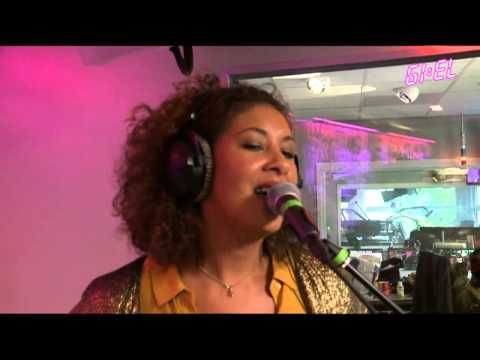 Amber Gomaa - I want it (live bij GIEL)