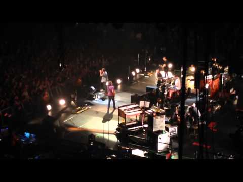 Pearl Jam live - October 15th, 2013 - Do the Evolution