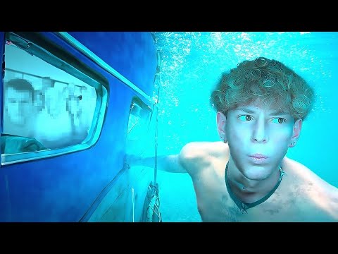 Finisco SOTTO ad una BARCA mentre NUOTO in MARE..