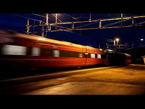 Tog 723 med ombygde B5 vogner på Hellvik st