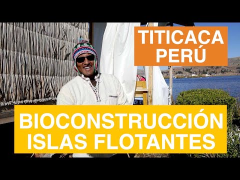 Bioconstrucción islas flotantes, Islas de los Uros, en el lago Titicaca, Puno, Perú.
