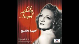 Kadr z teledysku à la française tekst piosenki Lily Fayol