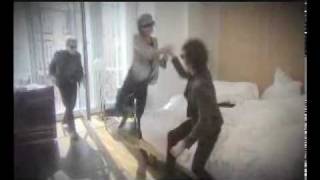 ¿Por qué Miguel Ríos tira una tele por la ventana?