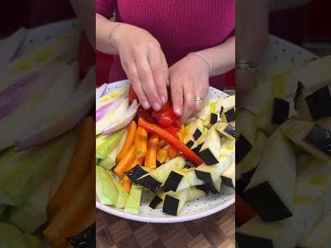 GRATINATED VEGETABLES (zucchini, peppers and aubergines) cooked in the oven