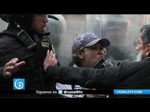 Video: Protesta de exjueces y magistrados termina en represión policial