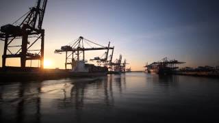 preview picture of video 'Hamburg Harbor Sunset'