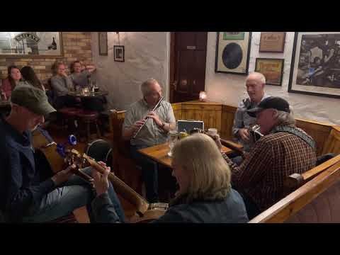 Trad session Gus O Connors pub Doolin Ireland