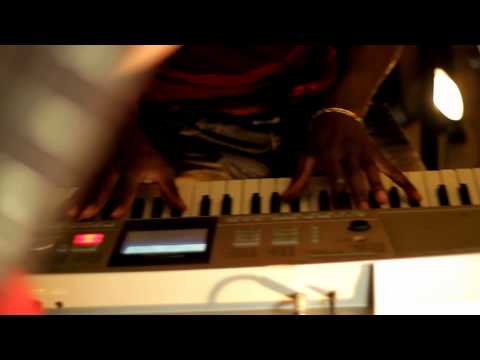 Live @ Jooniors - S04E06 - Letters - 03 - Infinity (Live)