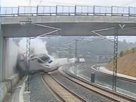 Train CRASH Video - Santiago De Compostela - YTB32