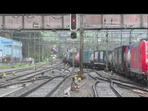 Bahnverkehr in Erstfeld am 7.4.2012 "Altes und Modernes aus Deutschland"