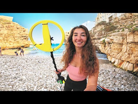 Metal Detecting a Popular Cliffside Beach (Italy)