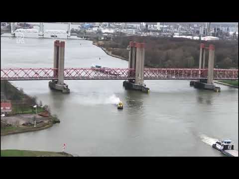 Jacht uitgebrand op Oude Maas