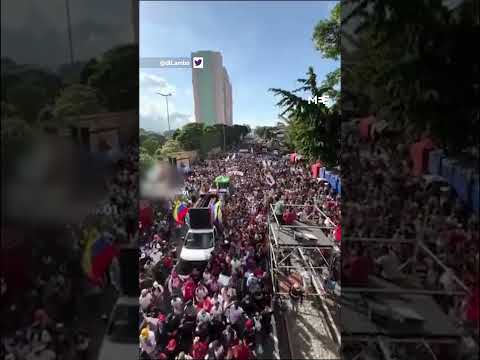 Huge crowds take to Caracas streets after US airstrikes and Maduro capture