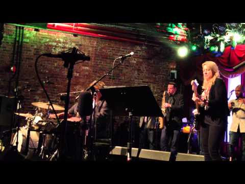 "Turn On Your Love Light" Susan Tedeschi w/ Soulive @ The Brooklyn Bowl,NYC 3-19-2014