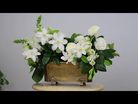Centerpiece time-lapse using ranunculus, foxglove, and clematis