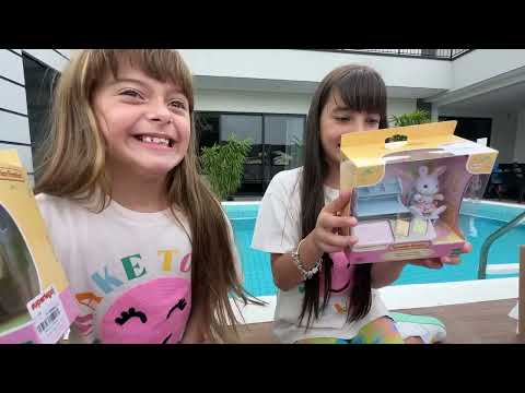 ABRINDO TODOS OS PRESENTES DE ANIVERSARIO DA LAURINHA E HELENA