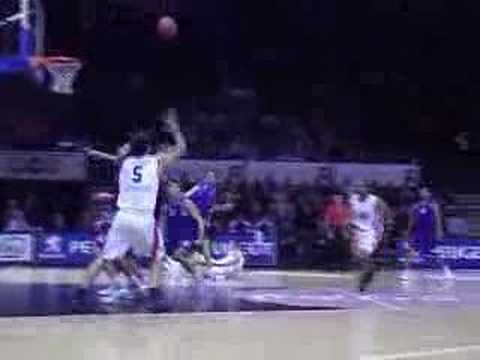 23 11-12-07 BCO-Athene - Elvir Ovcina scoort vanop afstand.m