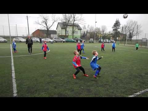 FC Komorów II – Błonianka II 2005 10 04 2016 Pierwsza Kwarta