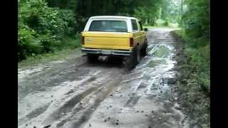 preview picture of video 'bronco bogging behind the waverly store'