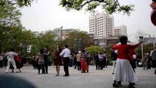 preview picture of video 'Dancing in the Park, Zhongguancun, Beijing, China'