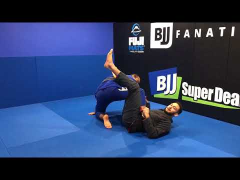 Learn the ‘KneeBArges’ Submission from the 50/50 Guard