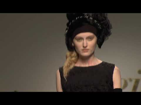 美しい白人モデルのファッションショー「BLUGIRL Fall 2012-2013 Milan」