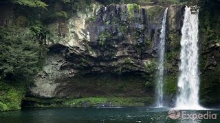 preview picture of video 'Cheonjiyeon Waterfall - Pontos turisticos de Jeju Island | Expedia.com.br'