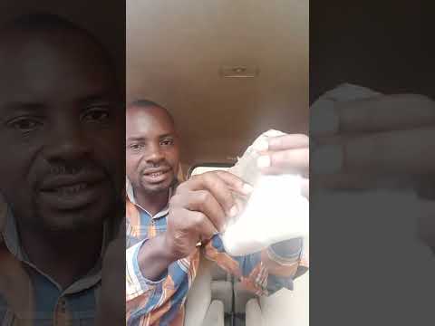 gwe Ali mu kiyumba yiga omunyo n'enkozesa yagwo ovunuuke ebizibu byolimu even nali e UG