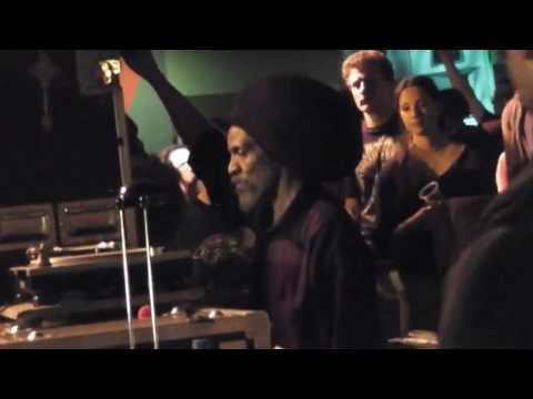 One Last tunes Jah Shaka play Rude Boy by Dub Engine Dubatriation Records : Dub station 40