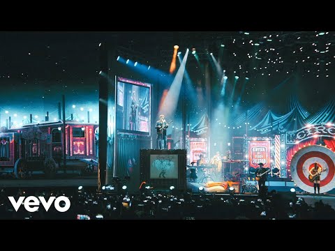 Ricardo Arjona - Ella (Circo Soledad En Vivo) (Official)