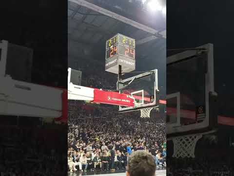 Vrhunska atmosfera u prvom istorijskom derbiju u Evroligi #grobari #partizan #beograd #euroleague 🏀