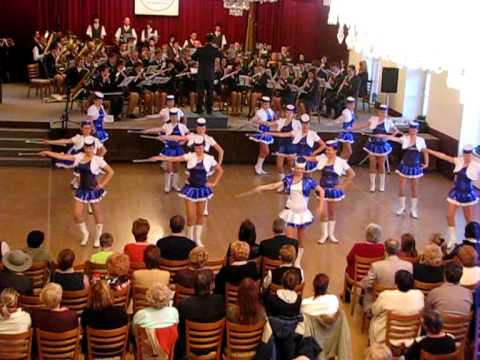 DOM ZUŠ Jeseník and majorettes Crazy Girls - Julius Fučík: VJEZD GLADIÁTORŮ