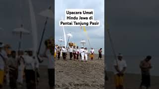 Download lagu Ribuan umat Hindu Jawa menghadiri Upacara Melasti di Pantai Tanjung Pasir mp3