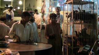 preview picture of video 'Choosing The Meat at Laxmi Chowk *Takka Tak* (Desi Murgh Karahi, Lahore food, Pakistan Food)'