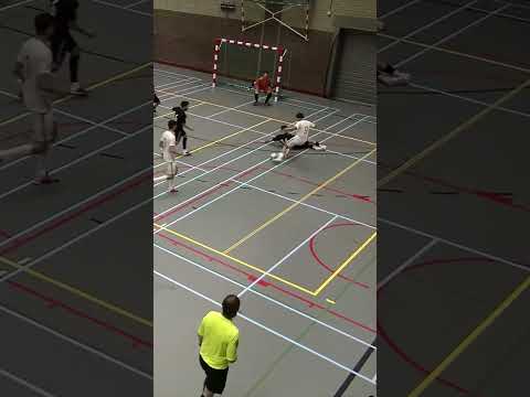 👌⚽️ Mohamed Mazouz weet het fraai af te maken