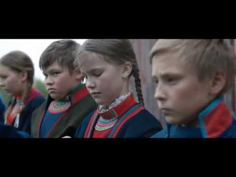 Sameblod - Filmklipp: Elle Marja och barnen på skolan