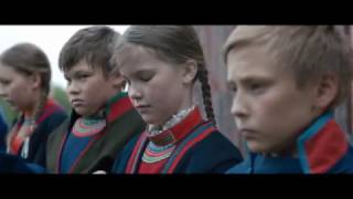 Sameblod - Filmklipp: Elle Marja och barnen på skolan