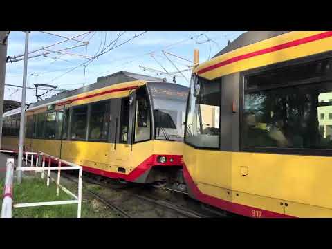 Ausfahrt einer GT8-100D als Li. S8 Ri. Freudenstadt Hbf in Albtalbahnhof in Karlsruhe