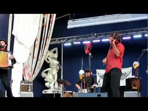 Daniel Kahn & The Painted Bird " March of The Jobless Corps" in Frankfurt!