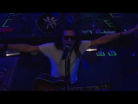 7 - Los Pérez García - Salud! - Halcón Peregrino - En Vivo (Gran Rex)