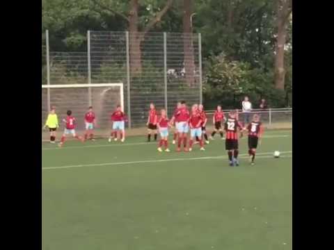 Fraaie vrije trap in de kampioenswedstrijd! (VVIJ JO15)