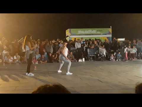 La mujer del chileno bailando reggaeton