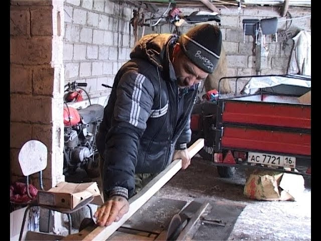 Тракторчы Якуб җиһаз ясый. 